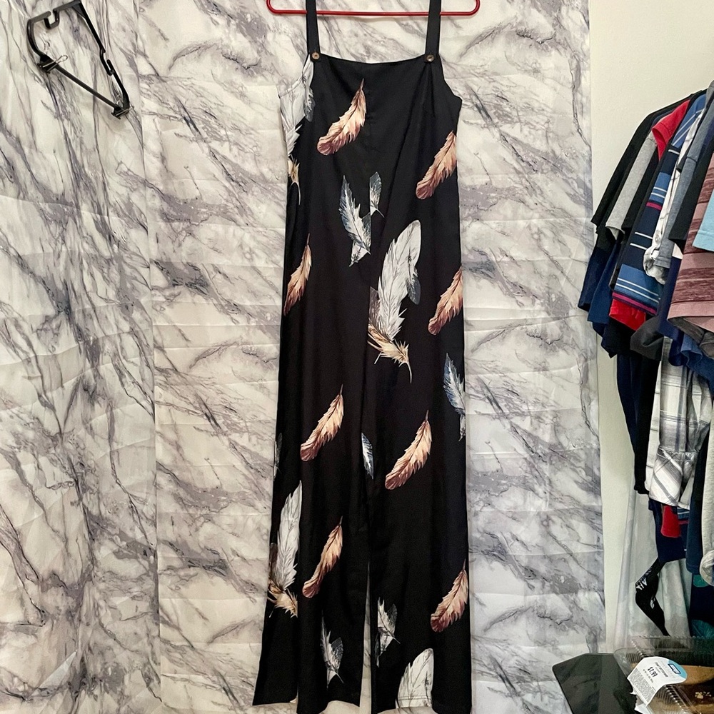 Chic Feather Print Jumpsuit in Black